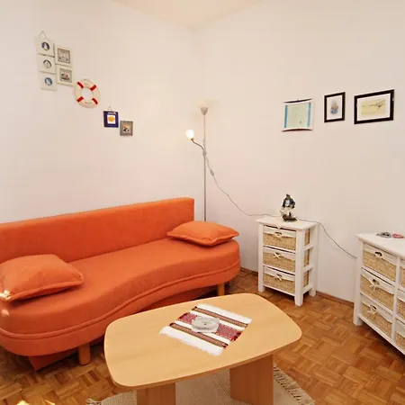 Apartment By The Sea - 5558 Novi Vinodolski